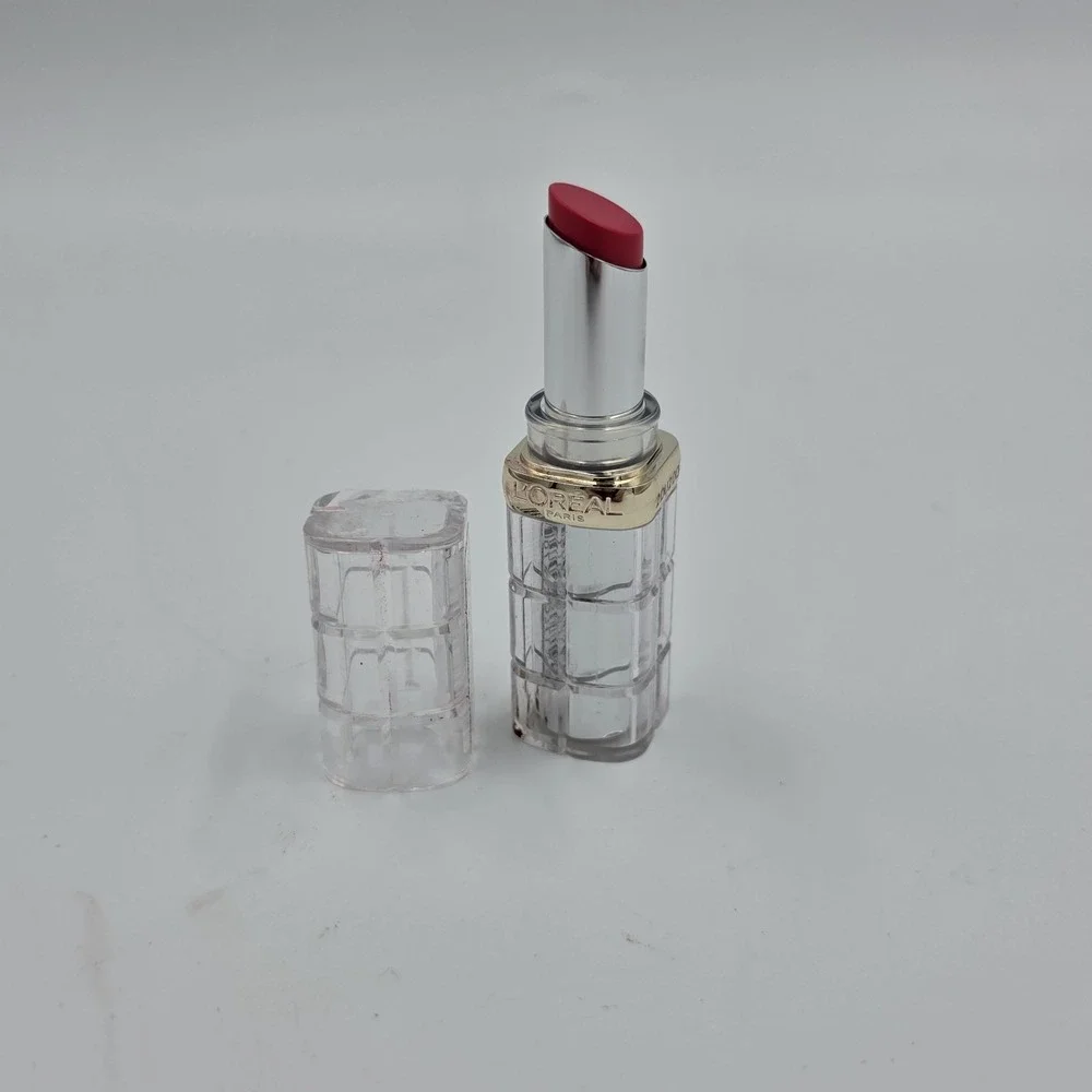 L'Oreal Paris Colour Riche Shine‎ Lipstick, Lacquered Strawberry # 920 NEW